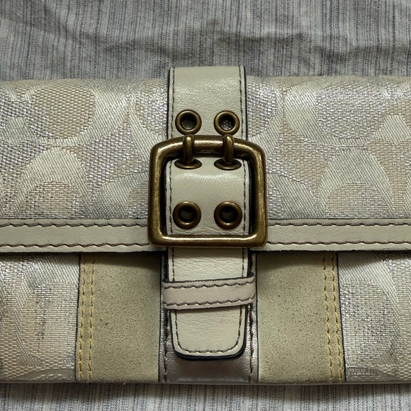 Vintage Coach Metallic Wristlet Clutch with Buckle Rare - Picture 5 of 5
